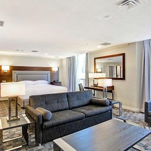Deluxe King Suite Kitchenette